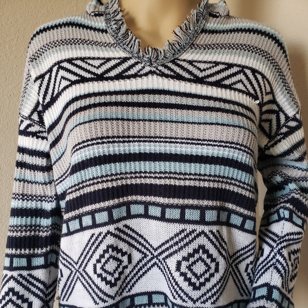 Knitted pullover with hood